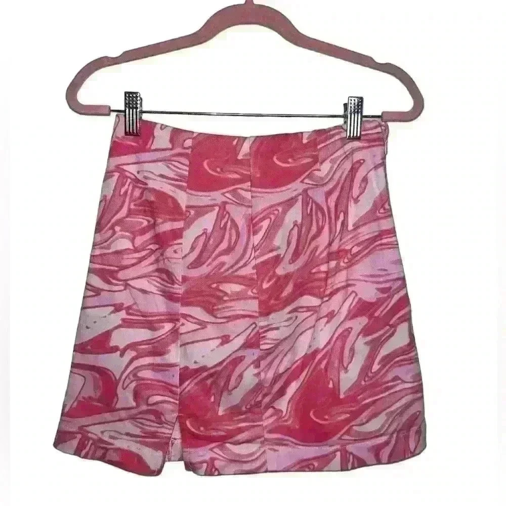 Retro Pink and White 80’s-Inspired Swirl / Marble Patterned Slitted Mini Skirt